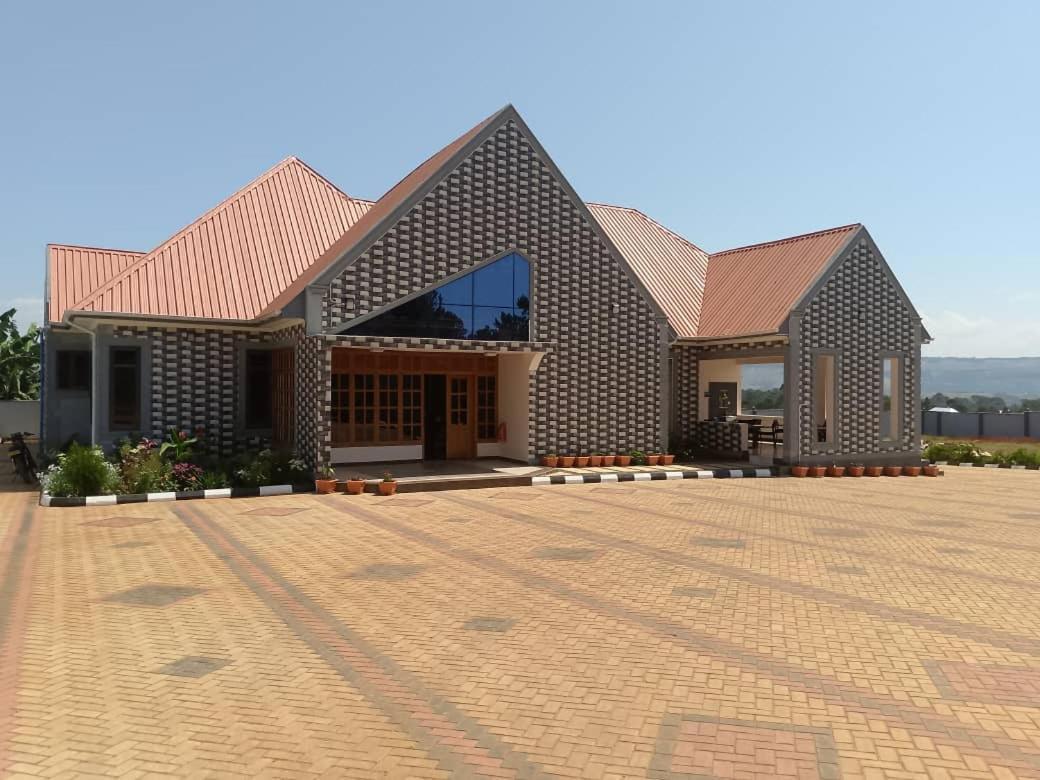 Space Lodge And Tours Muleba Екстериор снимка